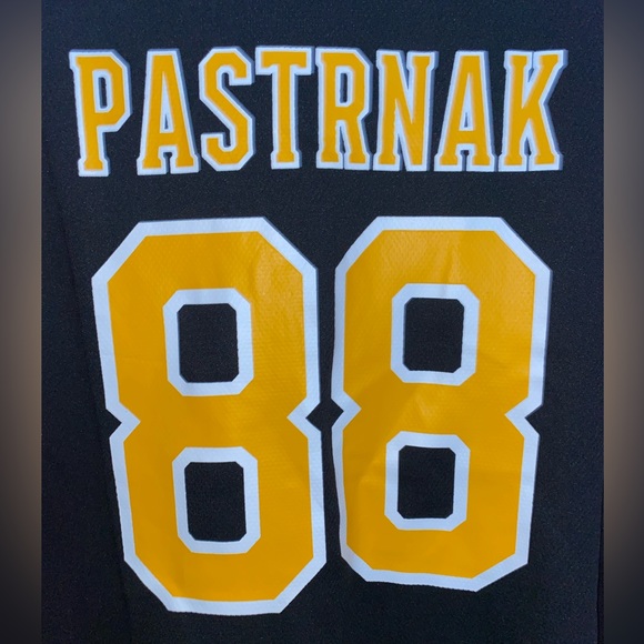 NWT- Official NHL ‘Boston Bruins’ #88 David Pastrnak Replica Jersey - Picture 11 of 15